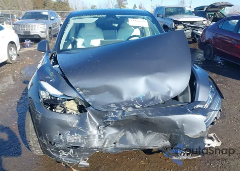 2022 Tesla Model Y Long Range Dual Motor All-Wheel Drive z USA, uszkodzony, nr VIN 7SAYGDEE4NF512222